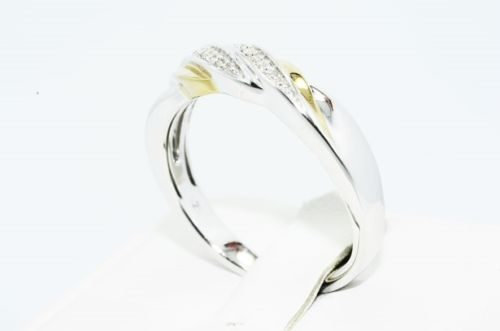 טבעת כסף 925 בציפוי זהב בשיבוץ יהלומים לבנים 11. קרט ניקיון: si3 מידה: 10.75