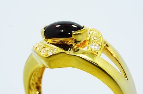 טבעת יוקרה כסף 925 בציפוי זהב בשיבוץ גרנט וטופז לבן 1.45 קרט מידה: 9