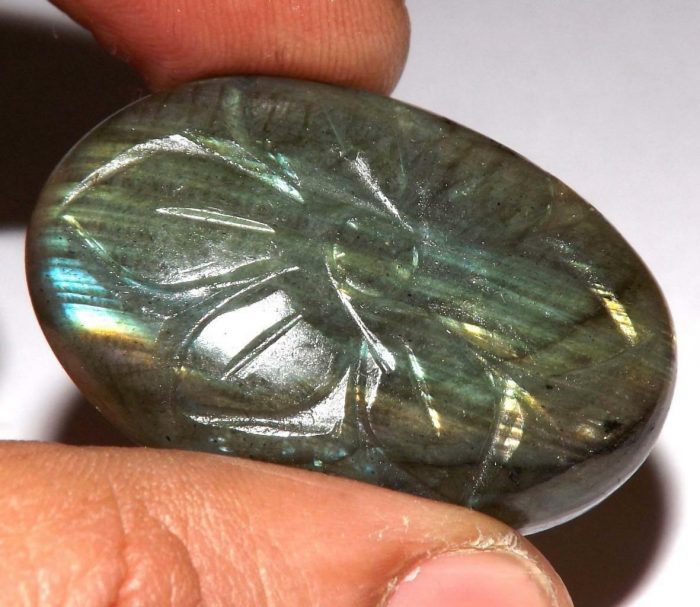 לברדורייט Labradorite מלוטש לשיבוץ חרוט עבודת יד במשקל: 13.70 קרט