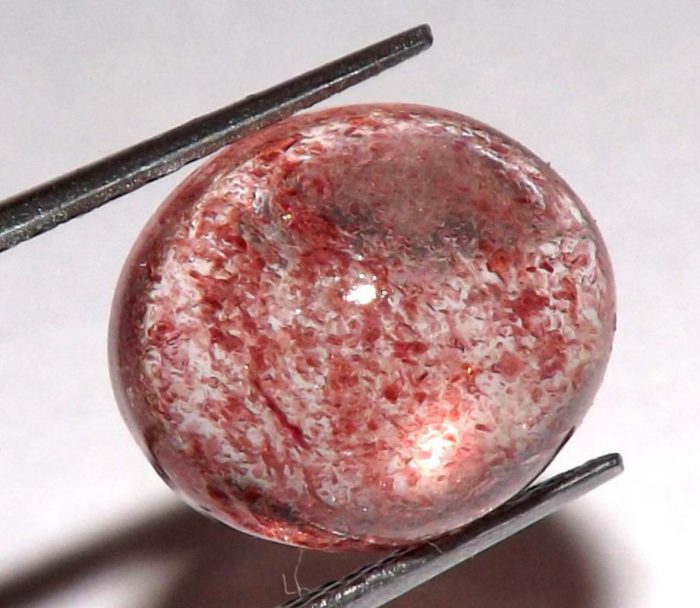 קוורץ תות שדה Quartz-crystal מלוטש לשיבוץ קבושון (אפריקה) במשקל: 4.62 קרט