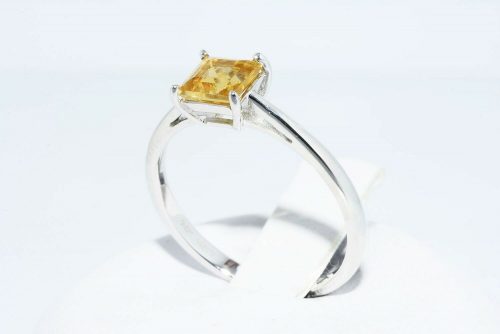 טבעת זהב לבן 10 קרט בשיבוץ סיטרין 1.10 קרט איכות AAA  מידה: 7.25 משקל: 1.96 גרם
