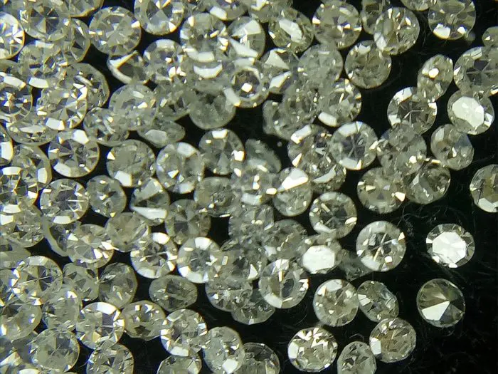 50 יהלומים Natural diamond לשיבוץ ליטוש עגול בקוטר: 0.70 מ"מ ניקיון: i צבע: f