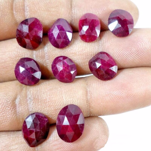רובי Ruby אודם מלוטש לשיבוץ - הודו במשקל: 3.5 קרט מידה: 11-12 מ"מ