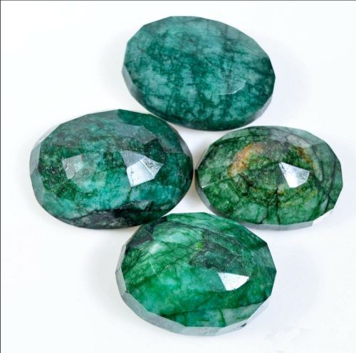 אמרלד אזמרגד ברקת Emerald מלוטש לשיבוץ משקל: 170 קרט מידה: 40-43 מ"מ