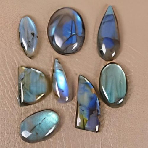 לברדורייט Labradorite מלוטש לשיבוץ במשקל: כ 20 קרט