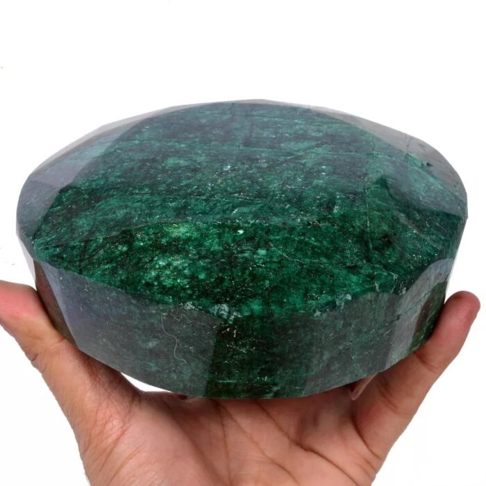 לאספנים: אמרלד אזמרגד ברקת Emerald עגול מלוטש במשקל: 10500 קרט - 2.1 ק"ג