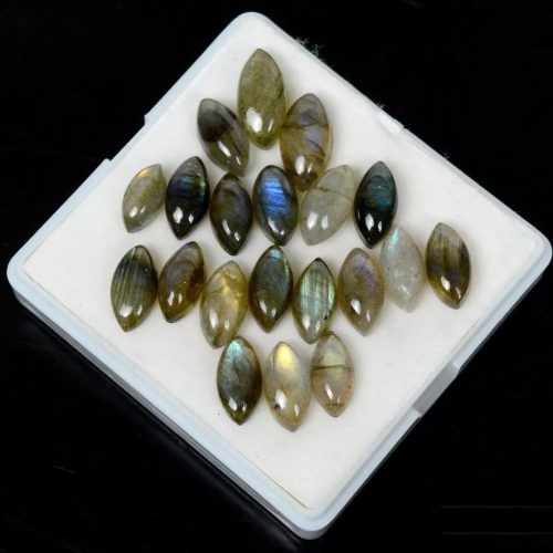 לברדורייט Labradorite מלוטש לשיבוץ במשקל: 3.70 קרט מידה: 12-16 מ"מ